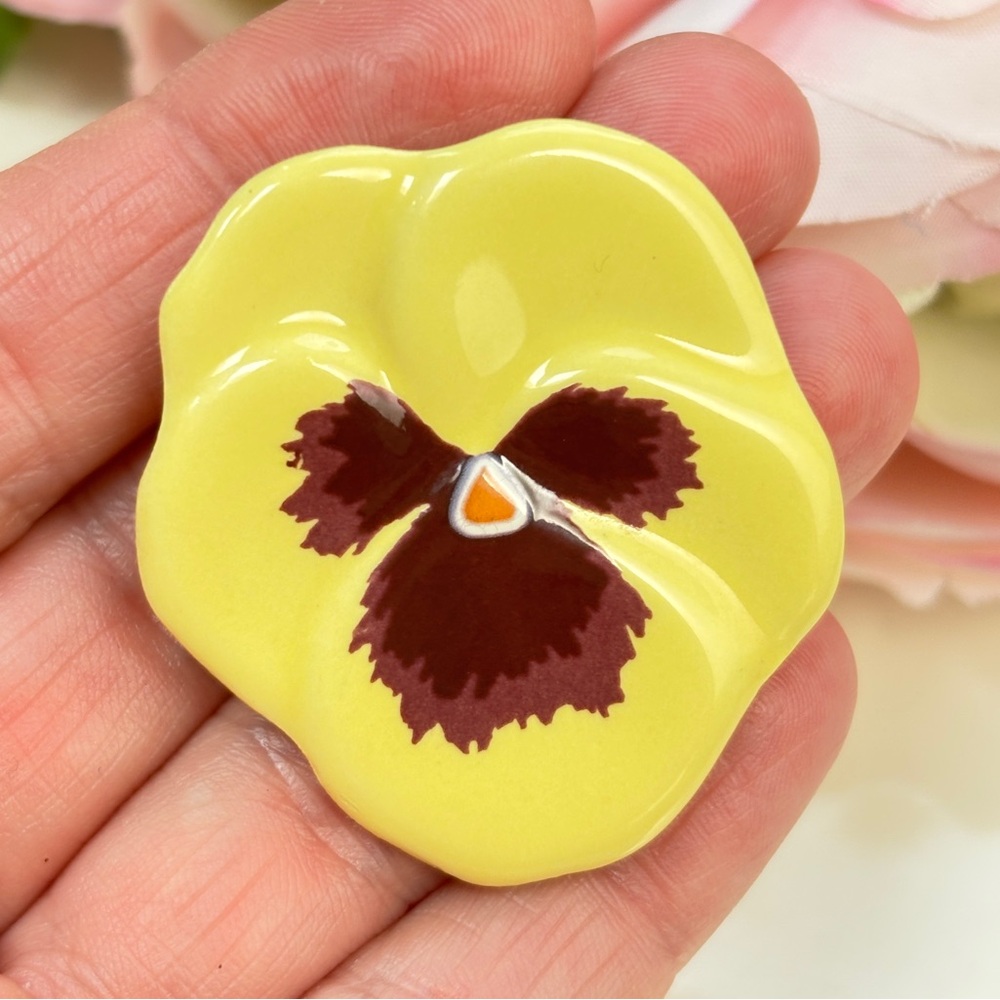 Avon Pansy Brooch, 1981
